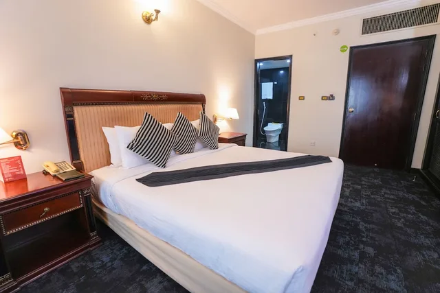 جناح بسريرين كينج، Hotel Sarina 1/10
