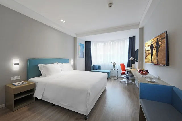 Standard, King Bed, Extra Floor Space، Holiday Inn Express Xiamen City Center 4/6