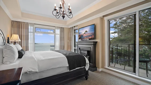 جناح بسرير كينج بغرفة نوم واحدة بإطلالة جزئية على البحر، Oak Bay Beach Hotel 1/6