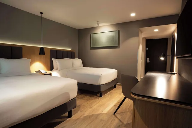 Standard, 2 Double Beds, Hilton Mexico City Airport 4/6