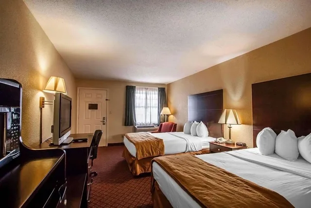 غرفة بسريرين مزدوجين، Quality Inn & Suites Covington 2/4