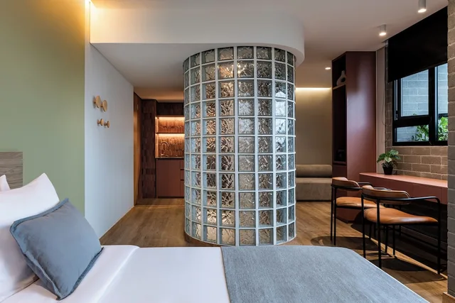 جناح جونيور بسرير كوين، Heiss Hotel 4/10