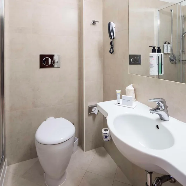 غرفة بسرير مزدوج أو سريرين منفصلين، Best Western Hotel Madison 8/10