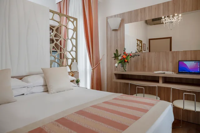 غرفة كلاسيكية بشرفة مفردة بسرير مزدوج، Hotel Re Enzo 2/5