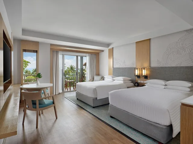 غرفة بسريرين مزدوجين بإطلالة على المسبح، Phuket Marriott Resort & Spa, Merlin Beach 2/10