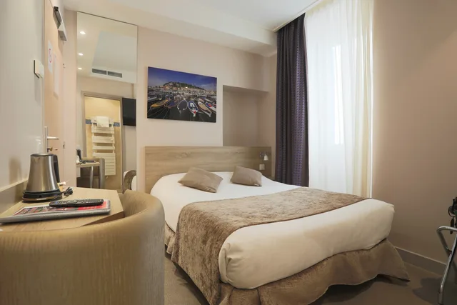 غرفة قياسية مفردة بسرير مزدوج، Hotel de la Fontaine 2/2