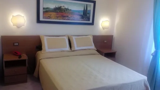 غرفة بسرير مزدوج بشرفة، Hotel Astor Victoria 3/5