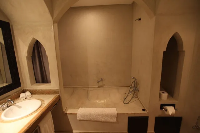 غرفة بسريرين منفصلين بحمام خاص، Riad Dar Haven 1/2