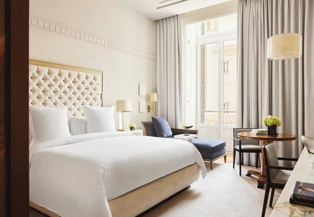 غرفة ديلوكس بشرفة، Four Seasons Hotel Madrid 2/5