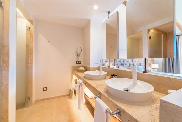 غرفة ديلوكس بسرير كينج بشرفة، Hotel Creu de Tau Art and Spa - Adults Only 4/4
