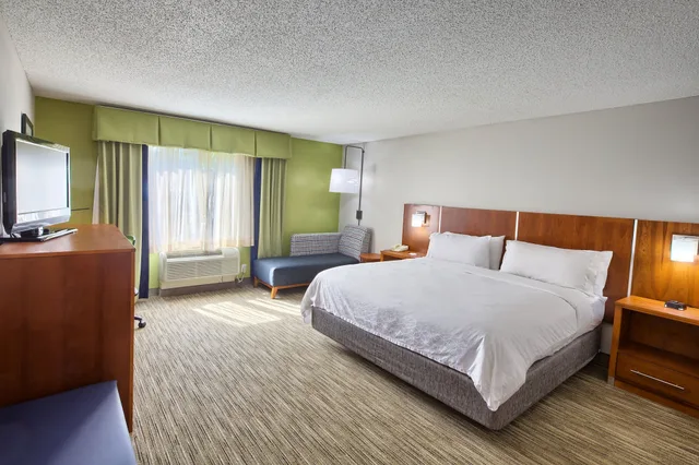 غرفة قياسية بسرير كينج، Holiday Inn Express Hotel Suites Raleigh North Wake Forest 3/10