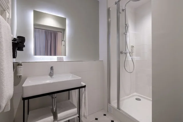غرفة كلاسيكية بسريرين منفصلين، HOTEL DE SUEZ 8/8