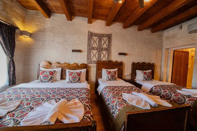 غرفة سوبيريور رباعية بسرير مزدوج وسريرين منفصلين، Safran Cave Hotel 1/5