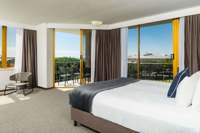 جناح سوبيريور بسريرين منفصلين وسرير كينج بشرفة، Pacific Hotel Cairns 2/10