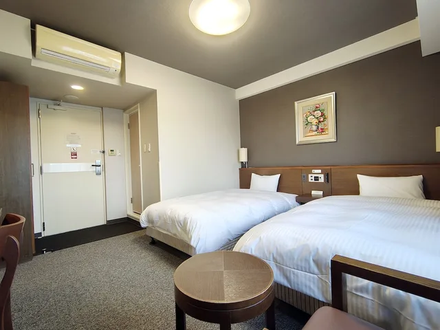 غرفة بسريرين منفصلين في المبنى الرئيسي للمدخنين، Hotel Route-Inn Iwakiizumi Ekimae 7/10