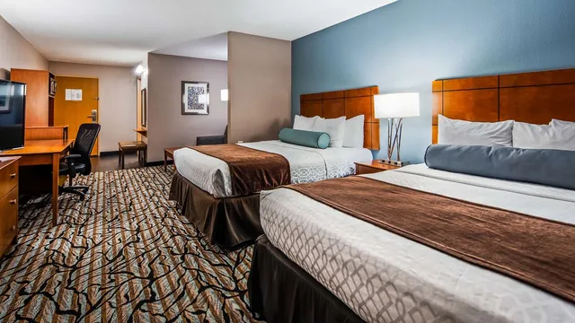 Suite, 2 Queen Beds, Sofa, Best Western Plus Blaine At The National Sports Center 1/8