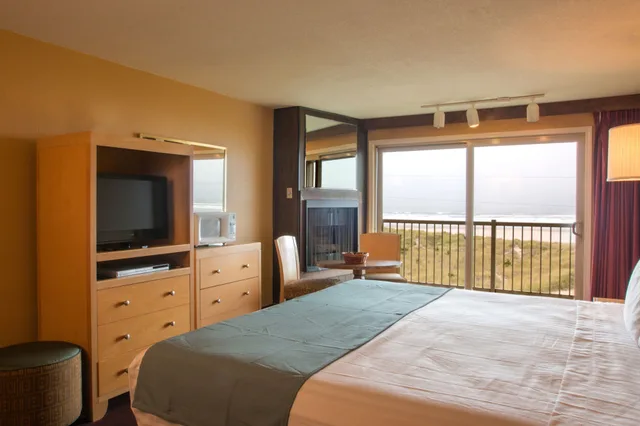 غرفة بسرير كينج بإطلالة على البحر، Hi Tide Oceanfront Inn 4/5