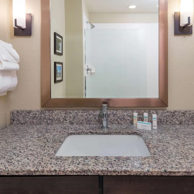Suite, 2 Queen Beds, Coral Pointe Sarasota, an Ascend Collection Hotel 3/3