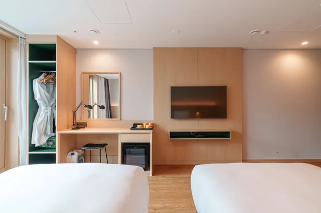 غرفة ديلوكس بسريرين منفصلين بشرفة، Ibis Styles Ambassador Jeonju City Centre 5/5