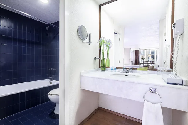 Senior, Quadruple، Exe Suites San Marino 4/4