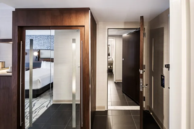Upgrade, Suite, 4 Queen Beds، Radisson Blu Mall of America 6/6
