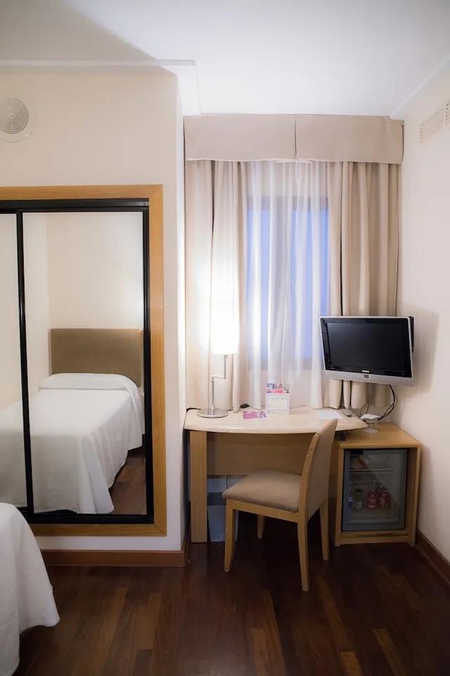 غرفة مفردة، Hotel Inglaterra 5/7