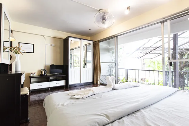 غرفة ديلوكس بسرير كينج بشرفة، Hostel 16 1/10