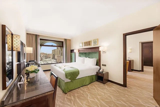 جناح تنفيذي بسرير كينج وسريرين منفصلين بإطلالة على المدينة، فندق انجم مكة(Anjum Hotel Makkah) 2/2