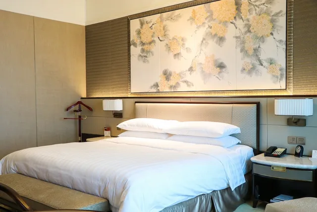غرفة ديلوكس بسرير كينج بإطلالة على البحيرة، Shangri-La Yangzhou 1/2