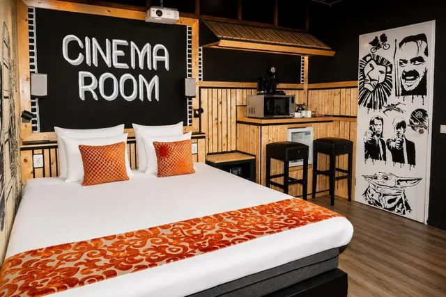 Cinema, Double Bed, No View، Amsterdam Teleport Hotel 1/2