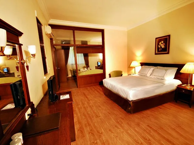 Run of House, Single Bed, Golden Crown Hotel 1/1
