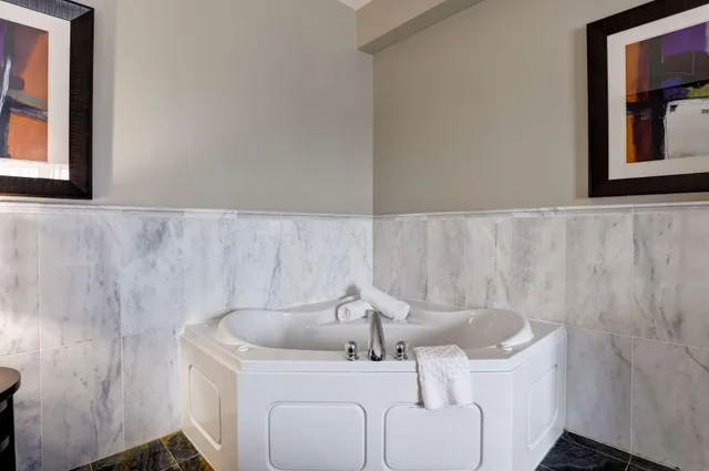 جناح بسرير كينج، Best Western Brandon Inn 6/7