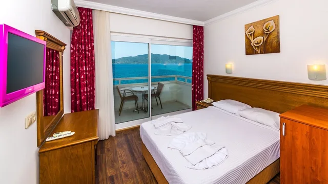Room, Triple, Murphy Bed، Honeymoon Hotel 2/6