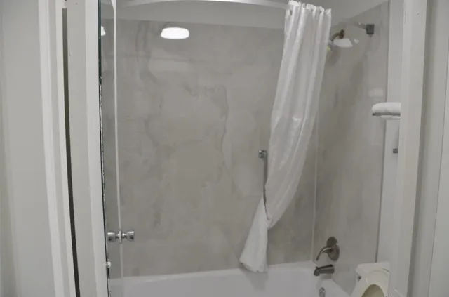 غرفة بسرير كينج يُسمح فيها بالحيوانات الأليفة، Days Inn by Wyndham Luray Shenandoah 4/4