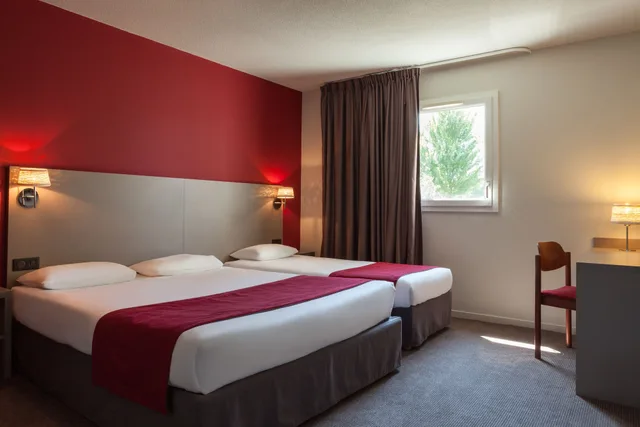غرفة ثلاثية بسرير كوين وسرير فردي، Hotel the Originals Dax Nord Les Bruyeres 3/6