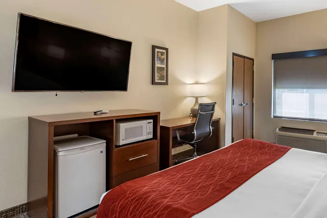 غرفة بسرير كينج، Comfort Inn & Suites Greenville I-70 5/6