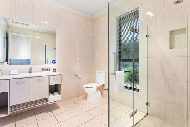 غرفة بسرير كوين، Quality Hotel Point Cook 2/2