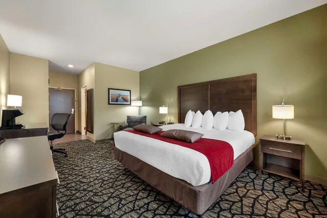 غرفة بسرير كينج، Best Western Plus Lakeview Hotel 1/4