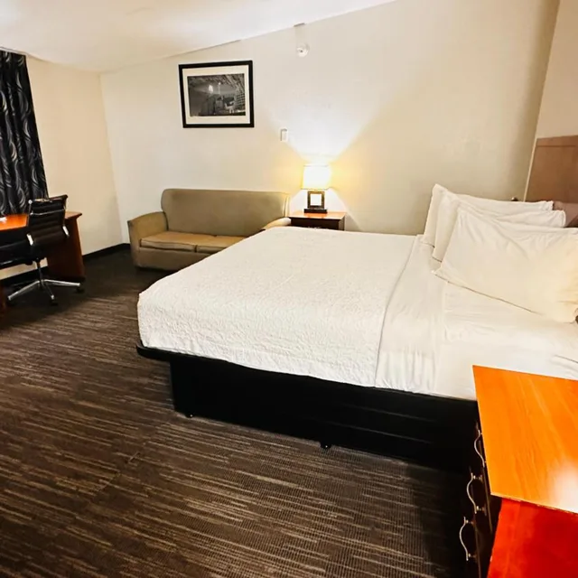 جناح، Quality Inn St. Paul-Minneapolis-Midway 2/6