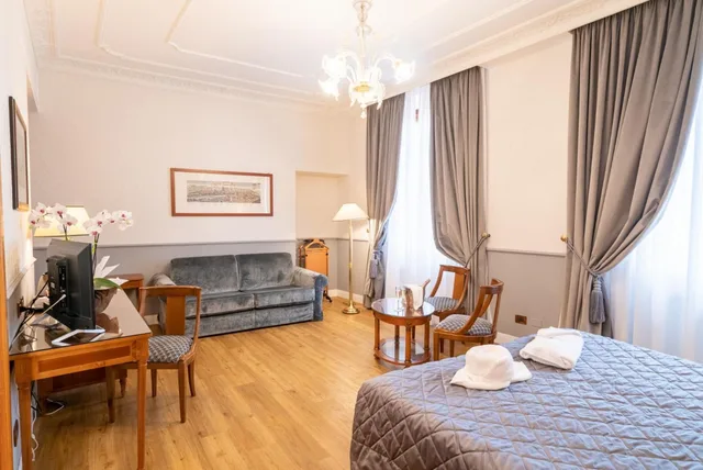 غرفة عائلية بسرير كينج، Strozzi Palace Hotel 1/6