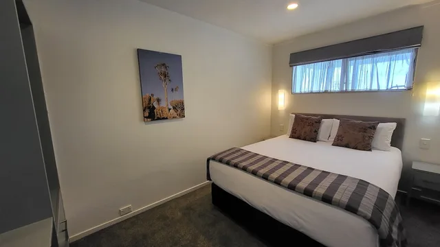 غرفة ديلوكس بسرير كوين بغرفة نوم واحدة بجاكوزي، Manukau Motor Lodge 1/3