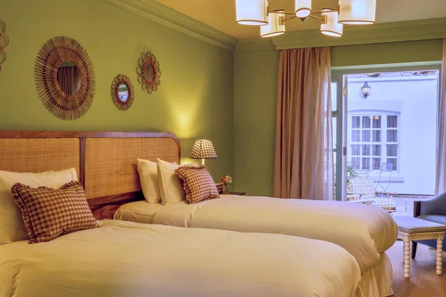 Courtyard, Queen Bed، The Mitre Hotel 1/1