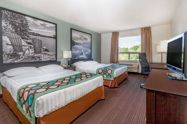 Standard, 2 Queen Beds, Super 8 By Wyndham Peterborough 2/6