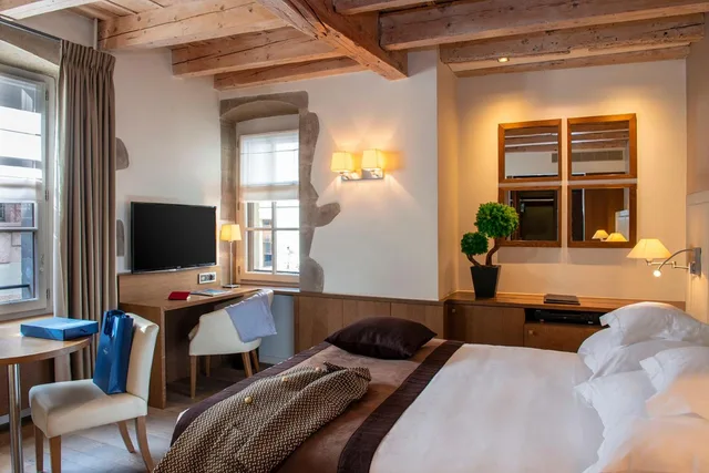 غرفة ديلوكس بسرير كوين، Hotel Les Armures 5/10