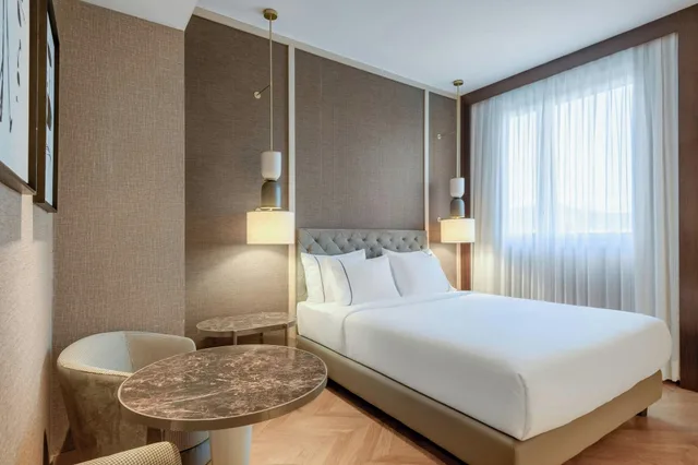 Room, Queen Bed, Ac Hotel Firenze By Marriott 5/10