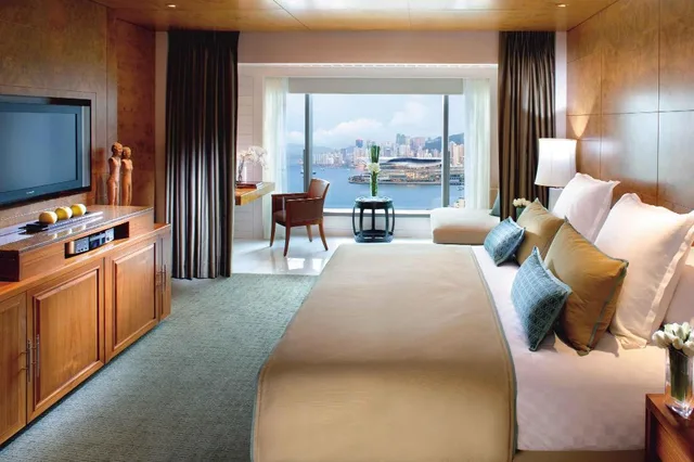 غرفة كلوب بسرير مزدوج بإطلالة على المرفأ، Mandarin Oriental Hong Kong 1/1