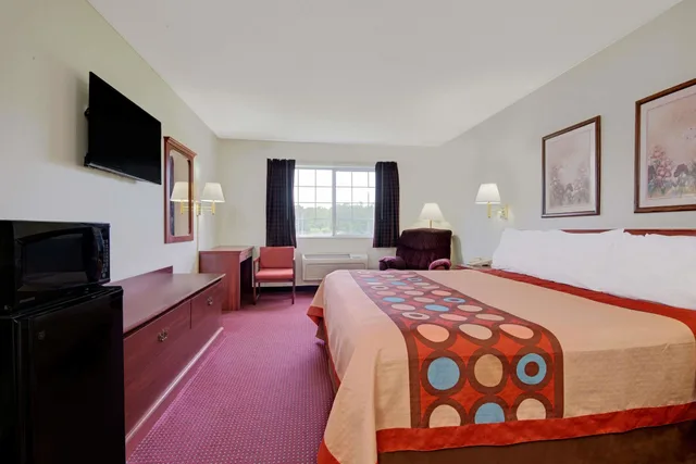 غرفة بسرير كينج، Super 8 By Wyndham Riverside/Kansas City 1/3