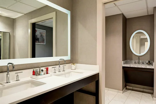جناح، Lincolnshire Marriott Resort 3/4