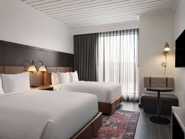 غرفة بسريرين كوين، Origin Kansas City, a Wyndham Hotel 1/4