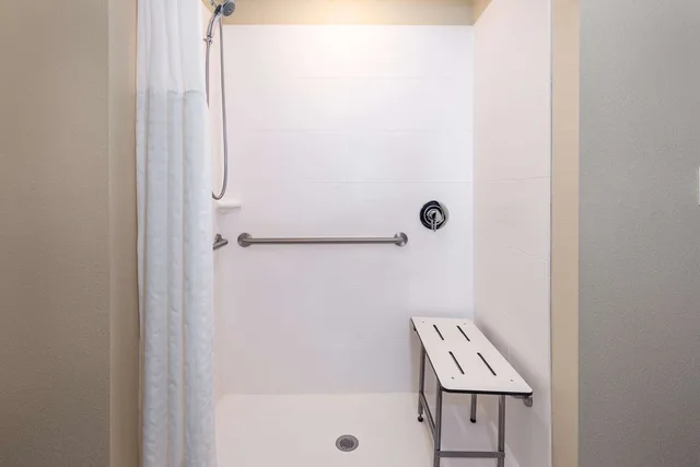 Room, King Bed, Accessible, Coral Pointe Sarasota, an Ascend Collection Hotel 1/1